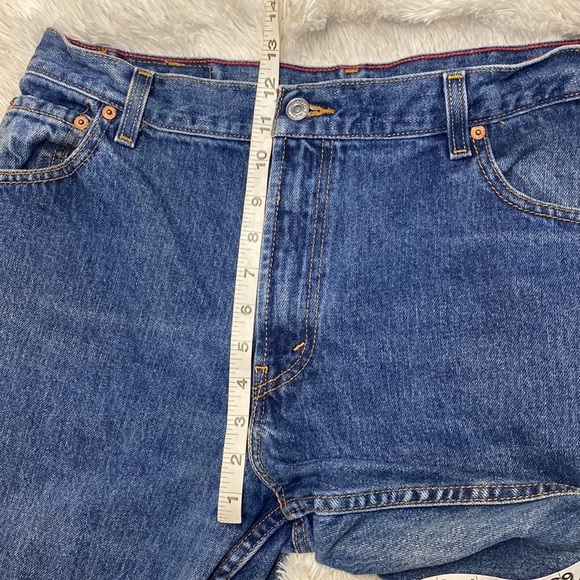 Levi's Women's 550 High Rise Relaxed Tapered Jeans - Picture 5 of 9